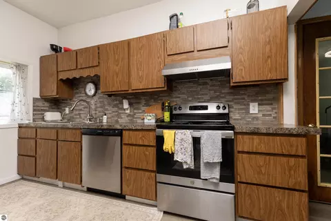Kitchen - 116 E Munger Rd, Munger, MI 48747 photo 2 of 5