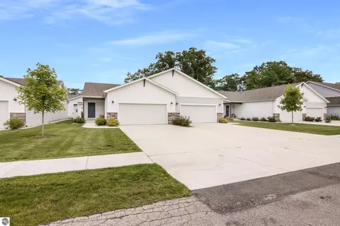 859 Carson St, Traverse City, MI 49684