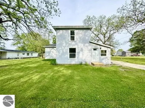 8172 S Bloomer St, Carson City, MI 48811