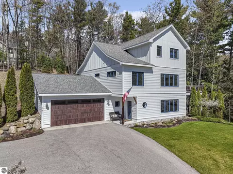 547 Hidden Ridge Dr, Traverse City, MI 49686