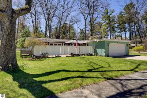 1902 Iroquois St, Traverse City, MI 49686