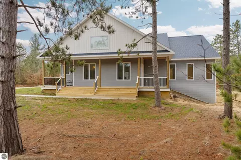 2741 Danbury Rd, Kingsley, MI 49649