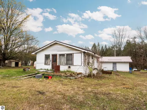 Exterior - 960 E 32 Rd, Boon, MI 49618 photo 1 of 3