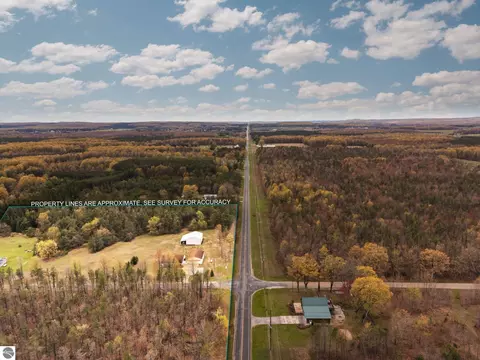 960 E 32 Rd, Boon, MI 49618