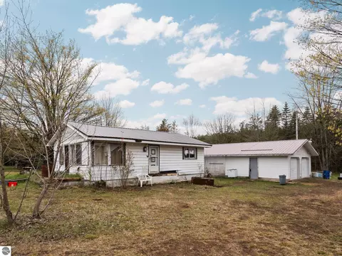 Exterior - 960 E 32 Rd, Boon, MI 49618 photo 3 of 3
