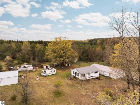 960 E 32 Rd, Boon, MI 49618