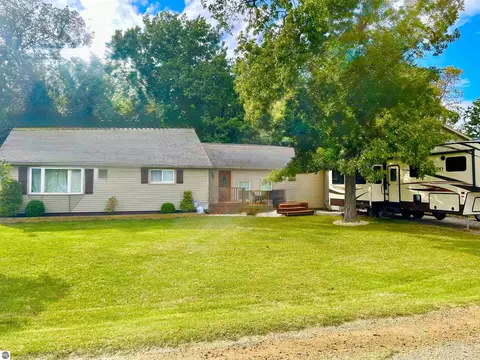 6510 S Begole Rd, Perrinton, MI 48871