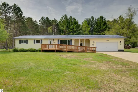 5274 SW Lockwood St, South Boardman, MI 49680