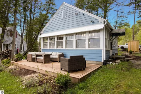 8834 Cedar St, Rapid City, MI 49676