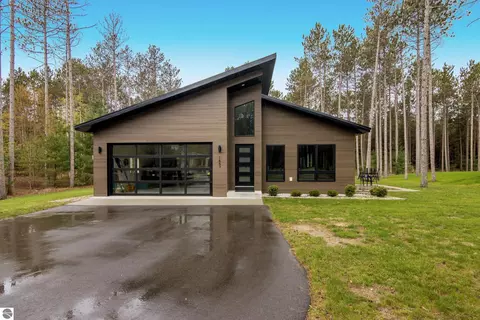 1857 Cascade Trl, Traverse City, MI 49685