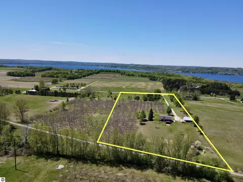 7825 S Lake Leelanau Dr, Traverse City, MI 49684