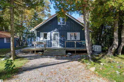 14827 N Cathead Bay Dr, Northport, MI 49670