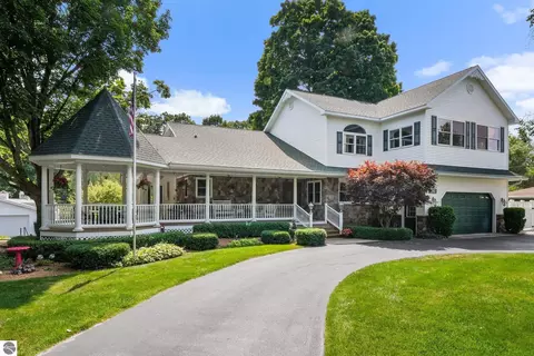 5161 Silver Pines Rd, Traverse City, MI 49685