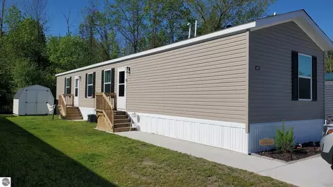 1174 Ironstone Dr, Mount Pleasant, MI 48858