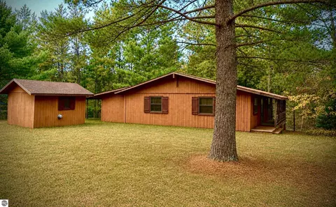 6051 N Manistee River Rd, Frederic, MI 49733
