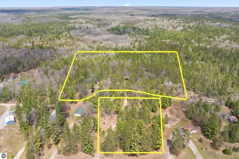 12635 SE Piper Cir, Kalkaska, MI 49646