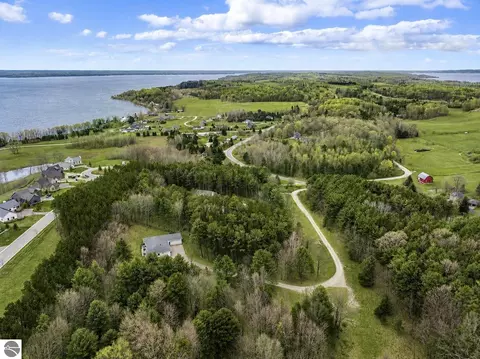 3992 Hidden Hills Ct, Traverse City, MI 49686