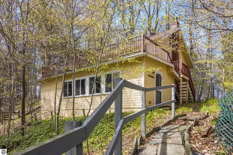 406 Fortune Ave, Frankfort, MI 49635