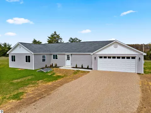 5568 S Us-131, Mancelona, MI 49659