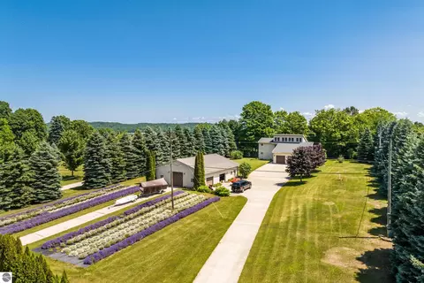 4133 Old Mission Rd, Traverse City, MI 49686