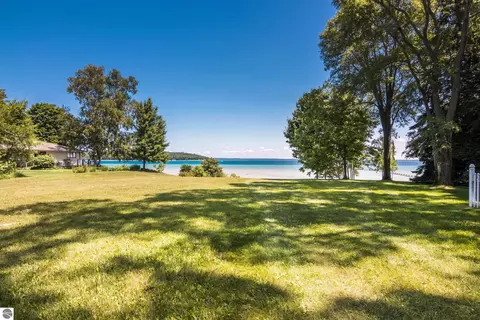 4133 Old Mission Rd, Traverse City, MI 49686