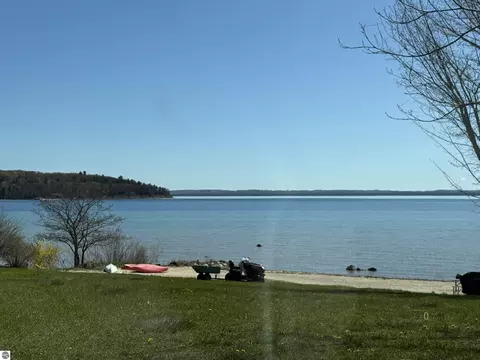 4133 Old Mission Rd, Traverse City, MI 49686