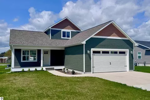 2112 Staghorn Ave, Grawn, MI 49637