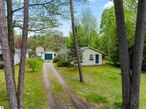 806 Livingston St, Elk Rapids, MI 49629