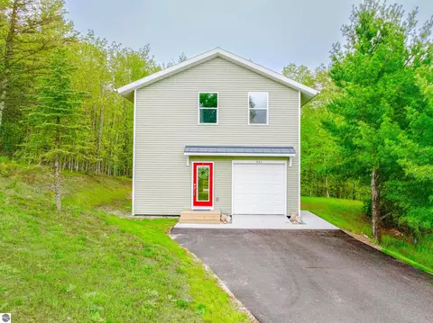 611 Michael Ave, Traverse City, MI 49685