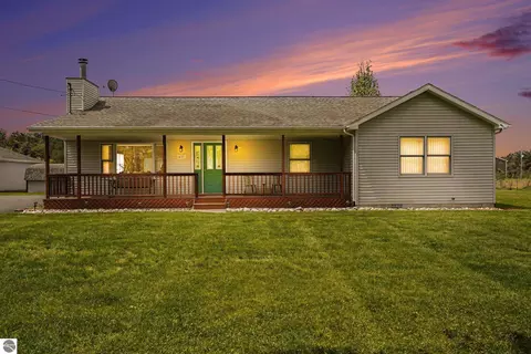 437 4th St, Lupton, MI 48635