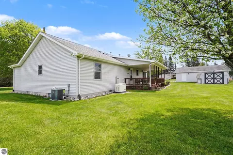 Exterior - 437 4th St, Lupton, MI 48635 photo 5 of 8