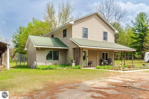 10942 Thiel Rd, Traverse City, MI 49685