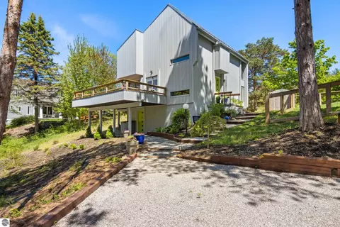 10381 S Leelanau Way, Traverse City, MI 49684