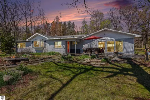 8101 Long Lake Rd, Hale, MI 48739