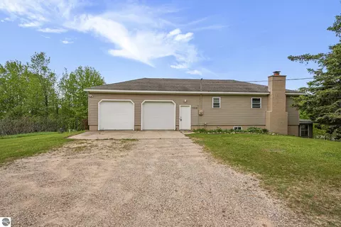 11519 21 Mile Rd, Tustin, MI 49688