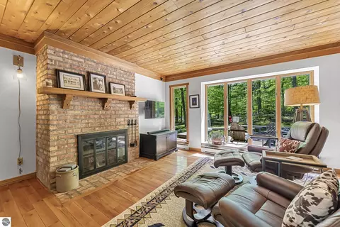 4021 E Oxford Dr, Leland, MI 49654