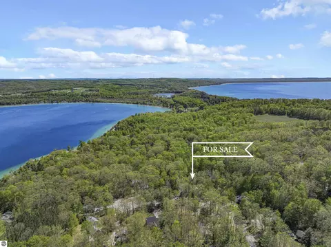 4021 E Oxford Dr, Leland, MI 49654