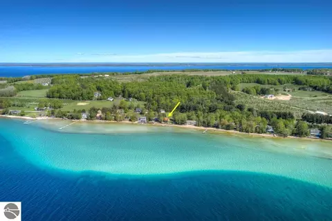488 S Stony Point Rd, Suttons Bay, MI 49682