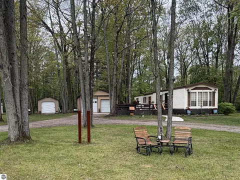 2245 Edgewood, Farwell, MI 48622