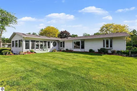 1210 Glenwood Dr, Mount Pleasant, MI 48858
