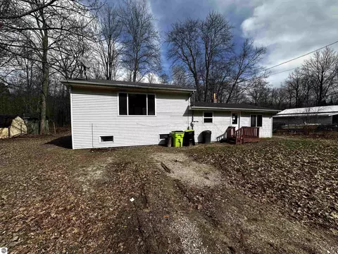 2903 S Whitney Bch, Beaverton, MI 48612