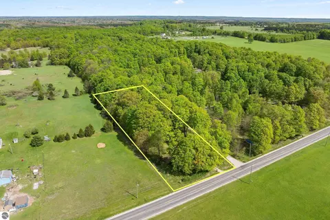 2799 Lake Ann Rd, Interlochen, MI 49643