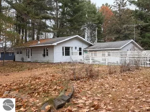 1008 Clifford St, East Tawas, MI 48730