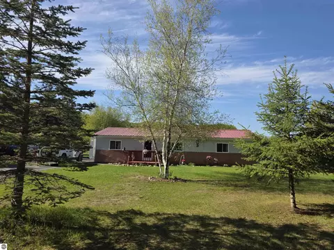 6675 NE Camp Tanuga Rd, Kalkaska, MI 49646