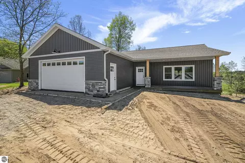 1376 Nightingale Ln, Kingsley, MI 49649