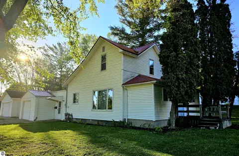 420 S Clinton, Saint Louis, MI 48880