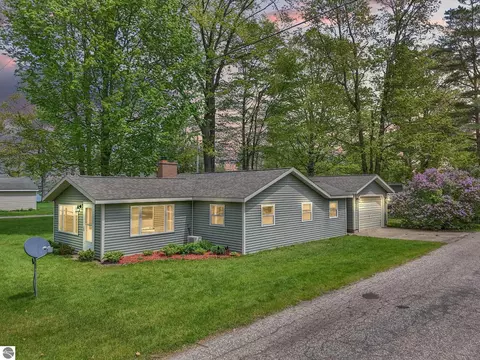 1849 S Goldenrod, Lake City, MI 49651
