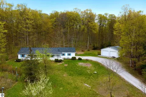 1014 Fairview Rd, Beulah, MI 49617