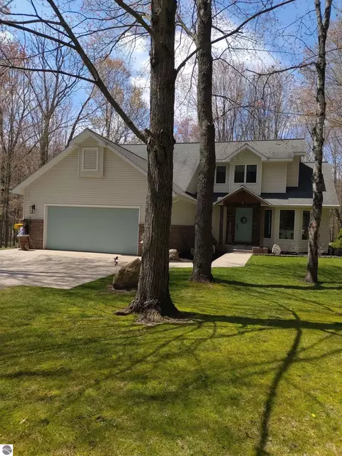 5490 Oak, Farwell, MI 48622