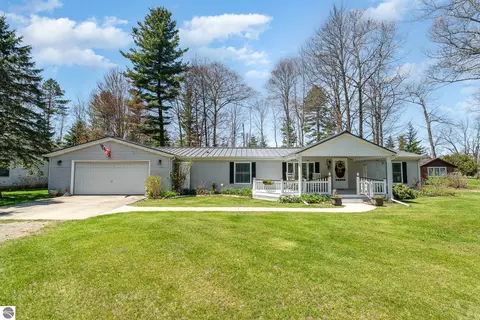 2423 West Dr, Tawas City, MI 48763